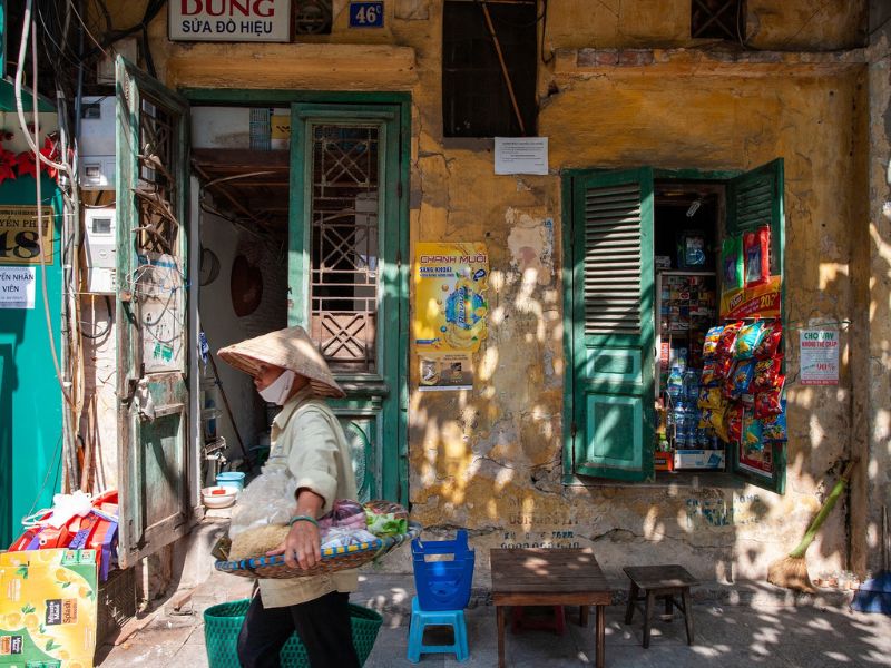 voyage vietnam cambodge, vietnam authentique 2 semaine, hanoi, marchand ambulant