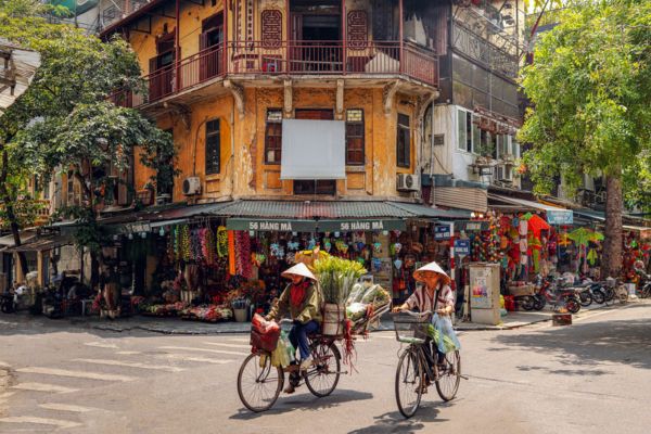 voyage vietnam cambodge, découverte du Vietnam à vélo, hanoi, vendeuses ambulantes